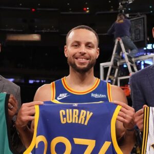 Steph Curry Gets a Special Jerseys From Ray Allen & Reggie Miller after Breaking 3-Point Record 🐐 🔥