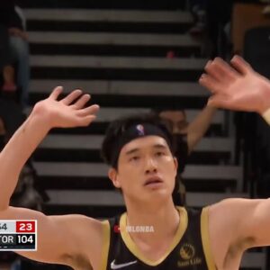 Yuta Watanabe with the powerful slam and then raising the roof celebration!