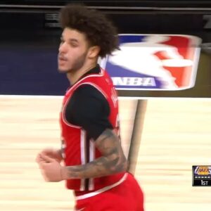 Lonzo Ball Embarrassed LeBron With Illegal Move&Entire Lakers Can't Believe It!