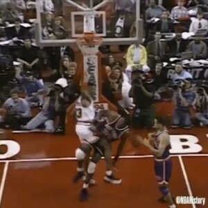 📺 Pippen throws It down & the best part is He tells Spike Lee to Sit Down😁#shorts