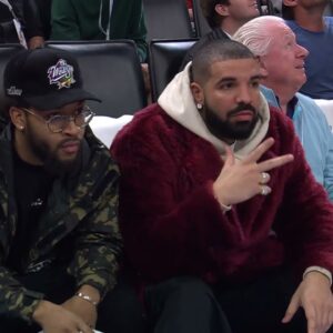 Drake just randomly showed up to watch OKC game 😂