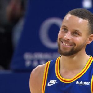 Stephen Curry Can't Help But Smile After Hitting Half Court Buzzer Beater !