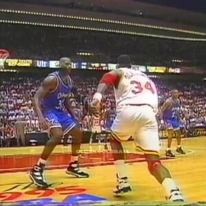 Hakeem Olajuwon dream shakes Shaquille O'Neal, caught in Slow Motion!