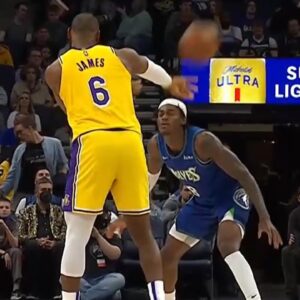 LeBron James passed it to Vanderbilt's face and Beasley dunked it 💀