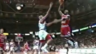 Michael Jordan Dunks Hard on Barkley! (1992.03.08)