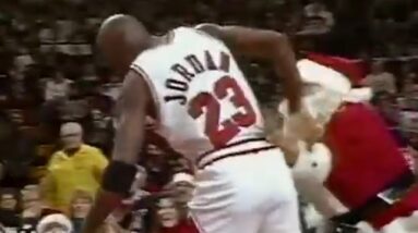 Michael Jordan So GOOD Even Santa Claus Applaud HIM! (1992.12.25)