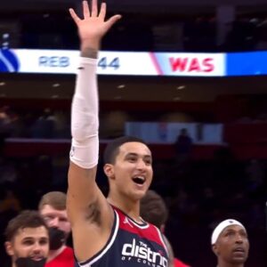 Kyle Kuzma Hits CRAZY Game Winner And Then Waves Goodbye To Fans😂😂😂!
