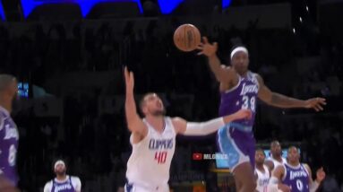 Dwight made a terrible pass by Westbrook into a great pass to LeBron James 🙌