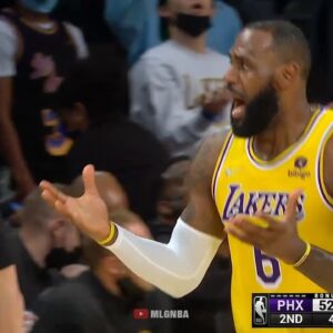 LeBron will never invite Chris Paul to the banana boat again 🙃