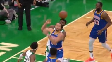 Steph Curry is so unselfish he let Draymond finish that great entry pass 🥶