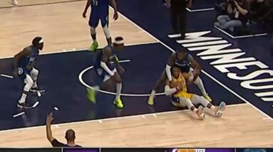 Westbrook flopped and immediately called a timeout 💀